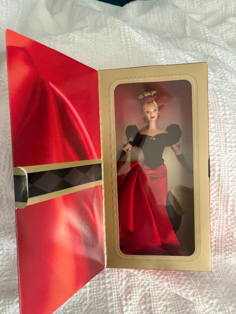 Avon Exclusive Winter Splendor Barbie – Special Edition – New in Box